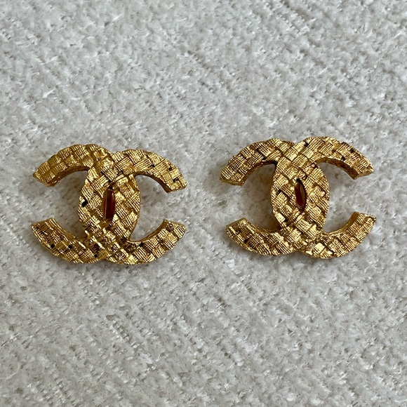 Chanel Woven Vintage CC Earrings - Picture 2 of 10